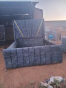 5×6 Chester Bed with Golden Ribbon Headboard