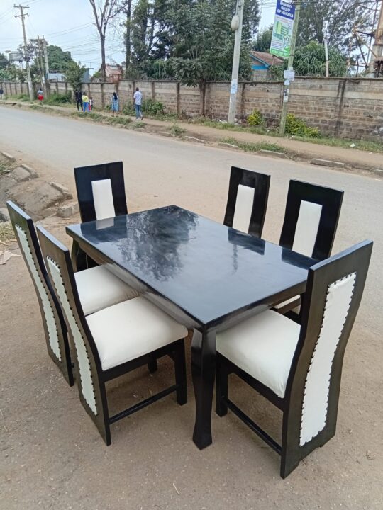 6-Seater Black Reflective-Finish Mahogany Dining Set