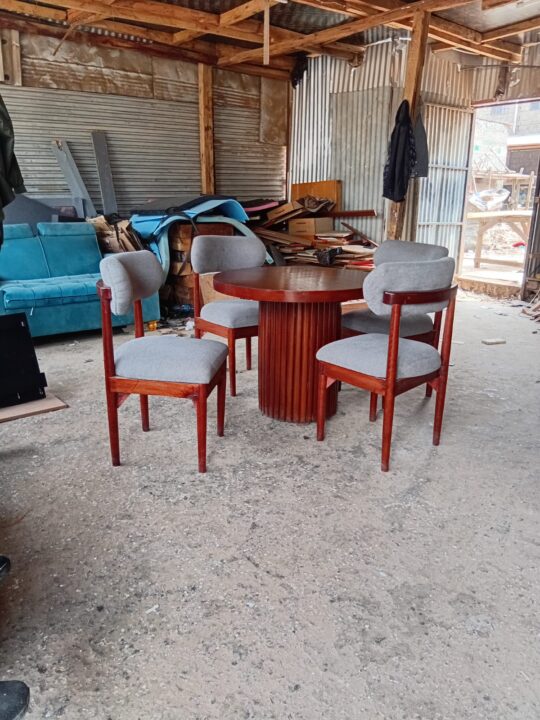 4-Seater Oval Mahogany Dining Set with Grey Upholstered Chairs